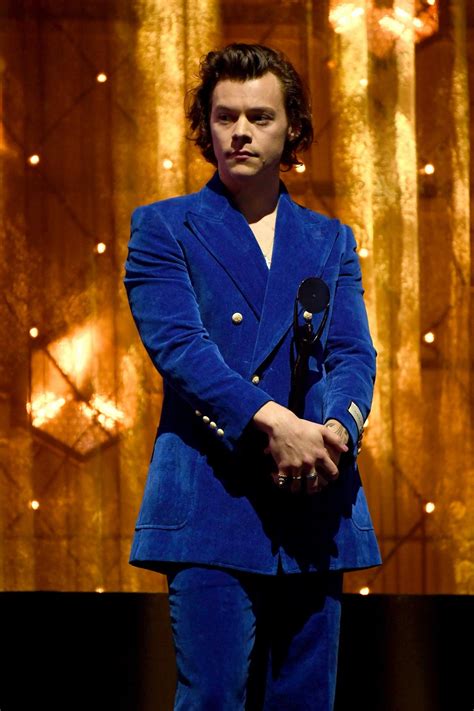 The Rock and Roll Hall of Fame “suits” Harry Styles just fine